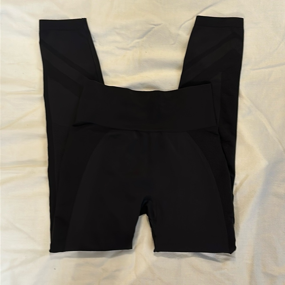 Tory Sport High Waisted Black Weightless Leggings - MED